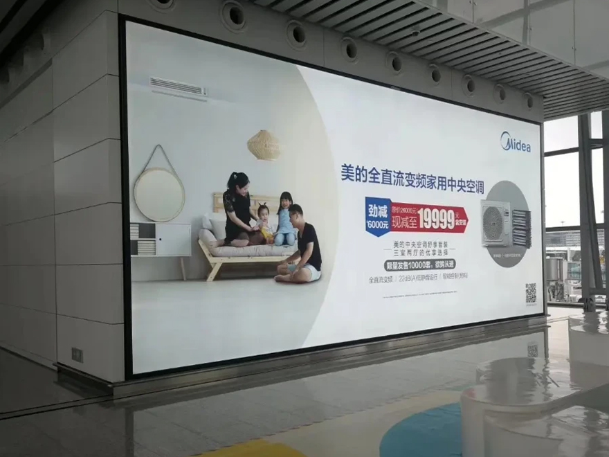 西安北站墙广告<a href=/guanggaozhizuo/dengxiangzhizuo/ target=_blank class=infotextkey>灯箱</a>