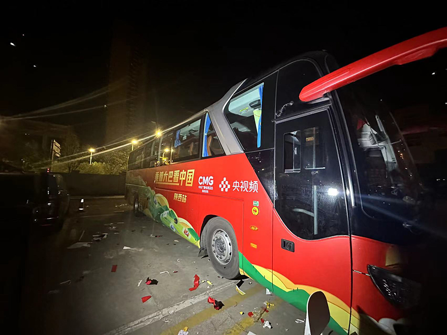 中央广播电视总台《乘着大巴看中国》（陕西站）节目车身广告加急顺利交工