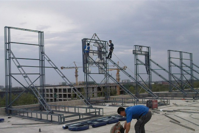 楼顶发光字制作多大合适